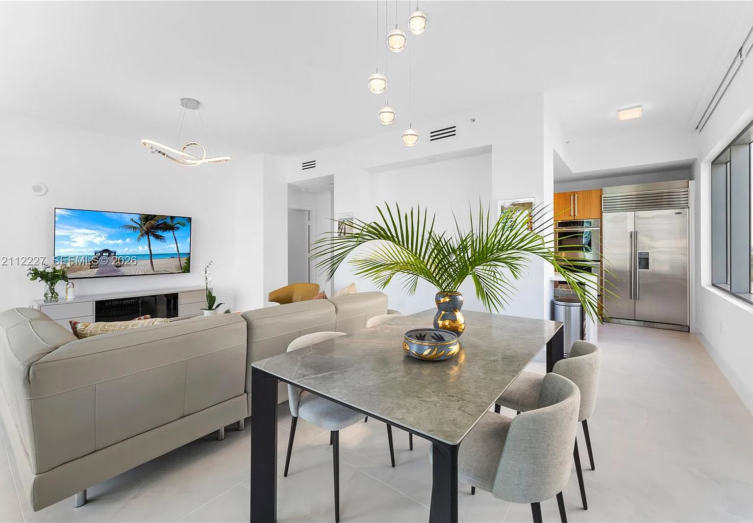 Gorlin At Aqua Condo — Photo 4