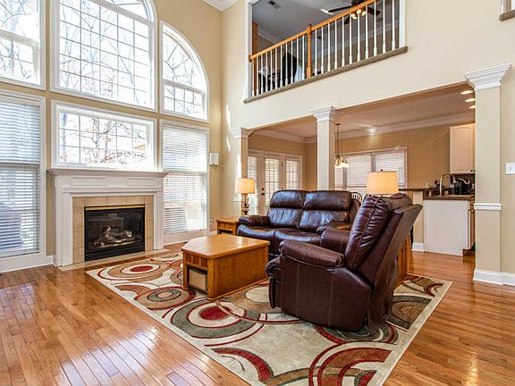3rd image of 241 Valley View Dr