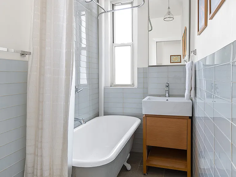 261 W 22nd St #12A14 — Photo 9