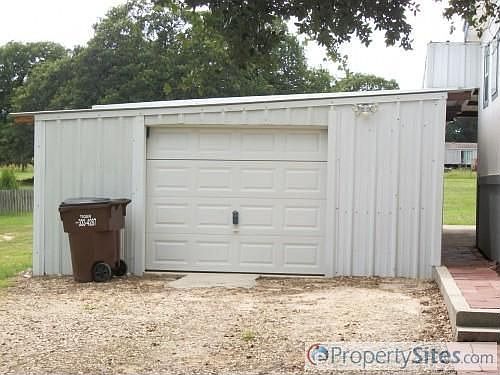 4th image of 700 Live Oak Dr