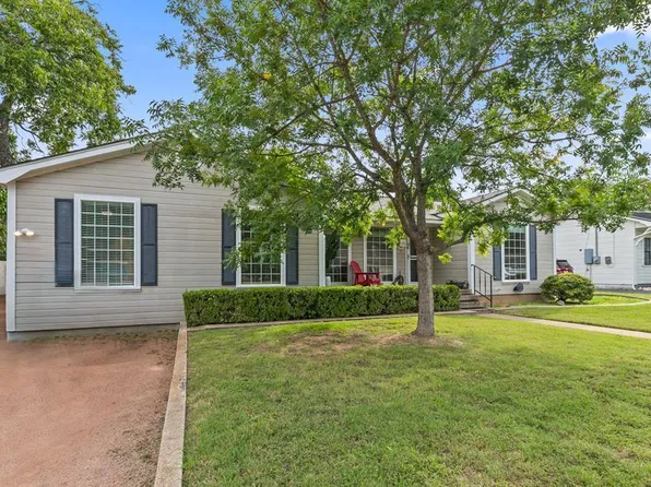 304 E Hackberry St, Fredericksburg, TX 78624