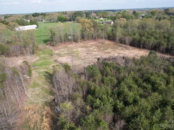 205 Newton Rd, Forest City, NC 28043