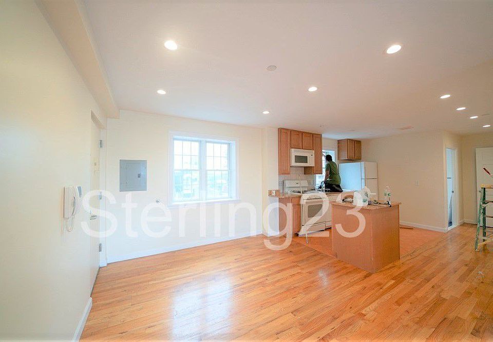 1st image of 2821 Astoria Blvd APT 4E