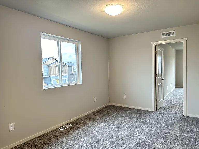 602 Pickering Ln — Photo 10