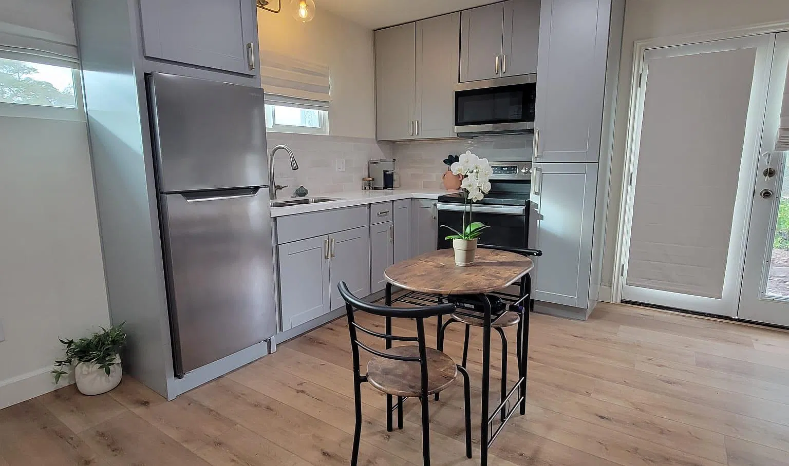 Studio, 420 sqft, $2,400 — Photo 1