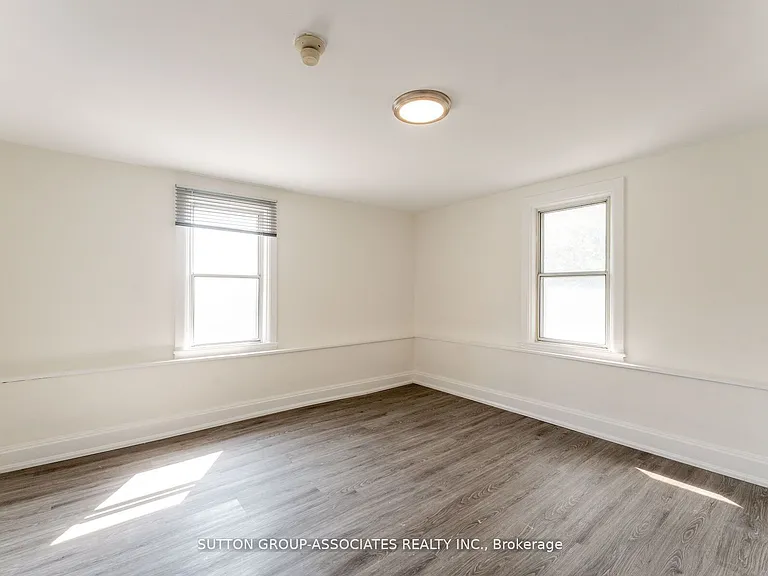 1610 Dundas St W #2 — Photo 12