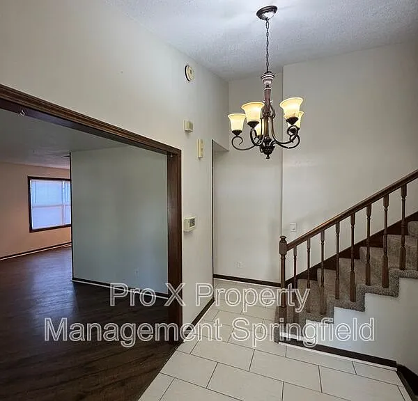3332 S Southlyn Pl — Photo 2