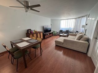 116 Harmon Cove Tower, Secaucus, NJ 07094