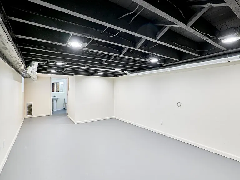 1421 N Park Pl — Photo 65
