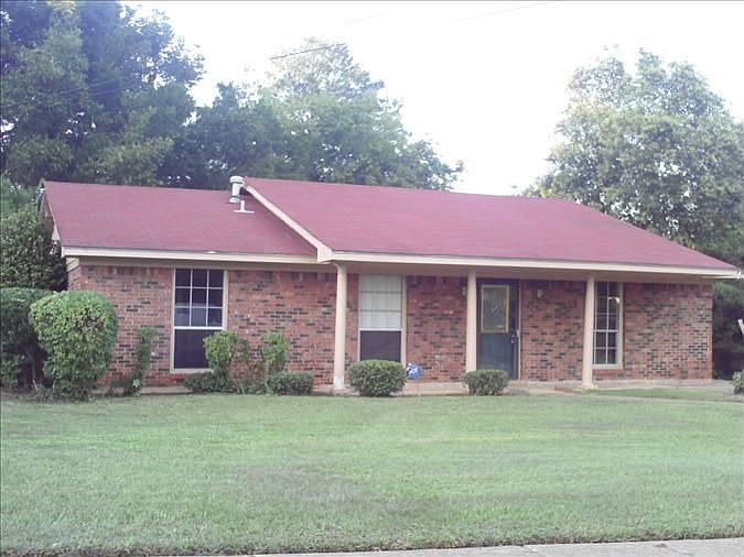 1st image of 302 Kroy Dr