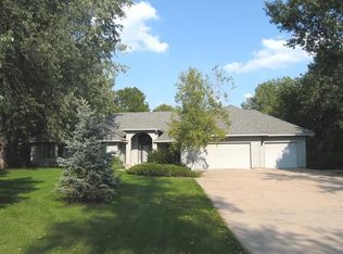 6721 Beach Rd, Eden Prairie, MN 55344