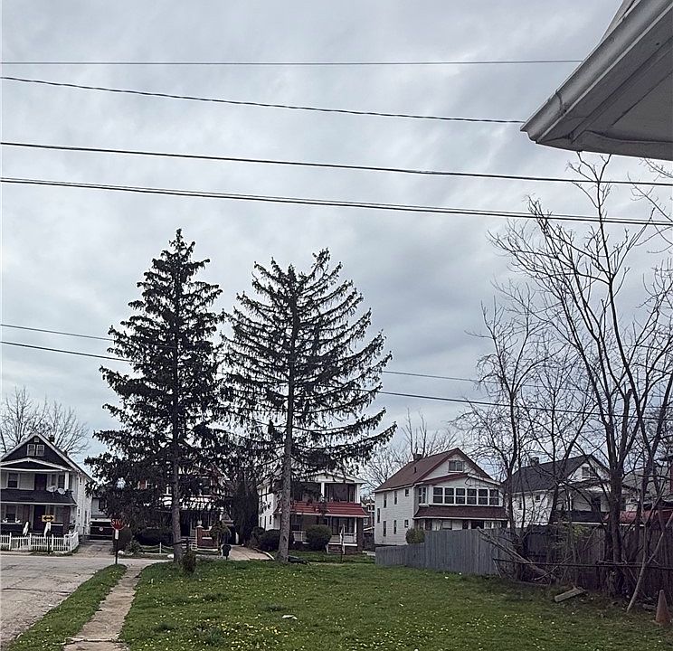 2nd image of 10904 Notre Dame Ave