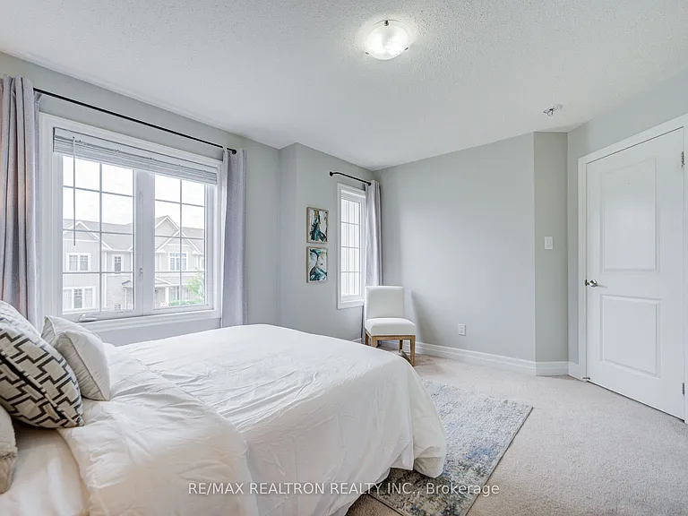 48 Robert Wilson Cres — Photo 31