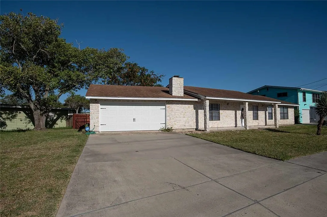 3 bed, 1455 sqft, $2,200 — Photo 1