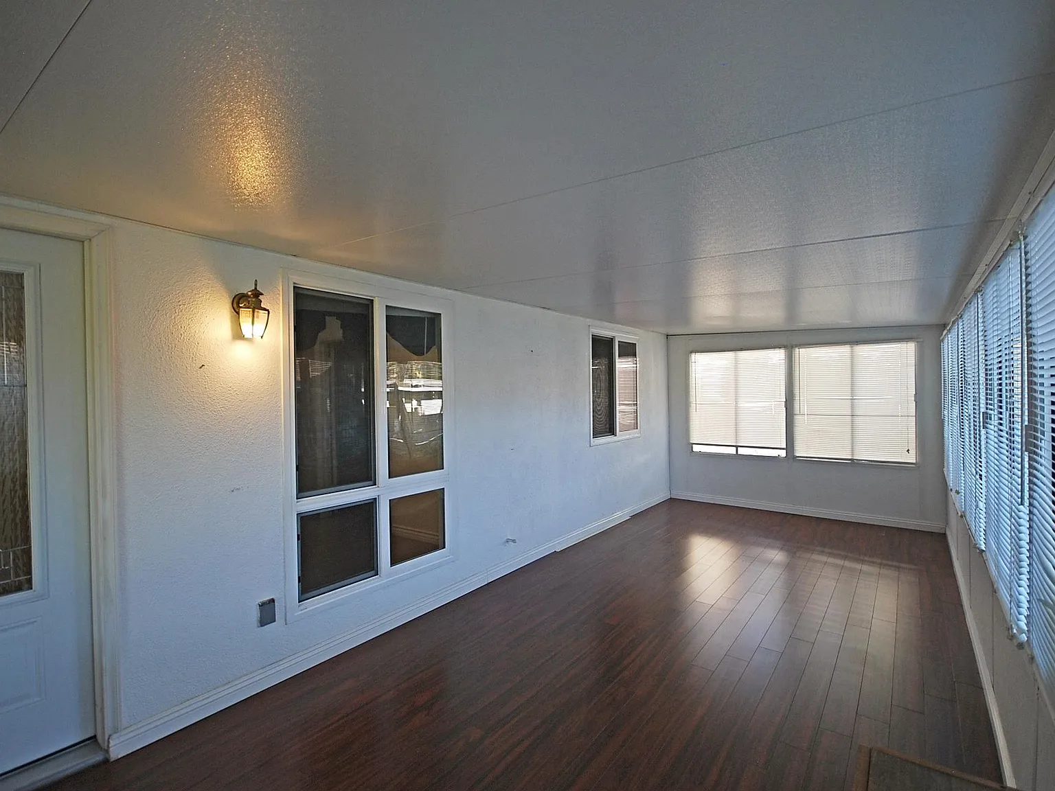 2 bed, 864 sqft, $2,100 — Photo 3