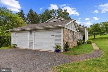 5th image of 2212 Corbett Rd