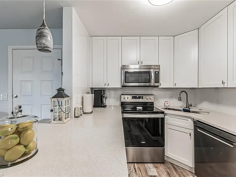 8081 S Woods Cir #10 — Photo 7