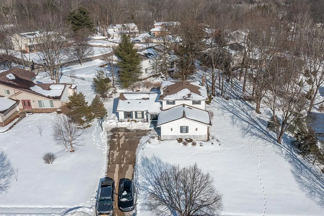 5880 Deepwood Trl — Photo 1