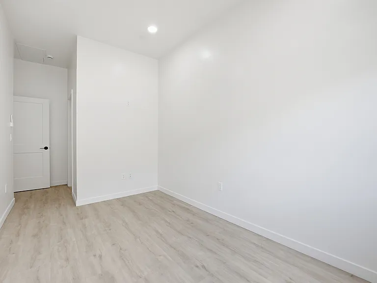 4553 North Ave #2 — Photo 5