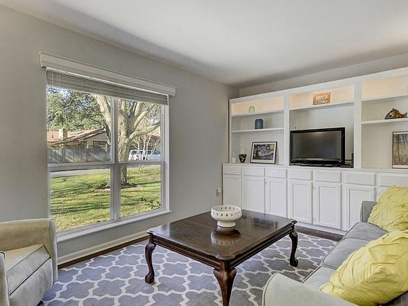 3rd image of 9405 Ramblewood Dr