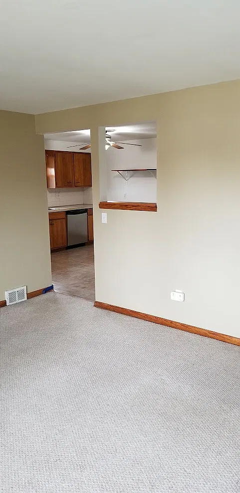 3 bed, 900 sqft, $1,500 — Photo 2