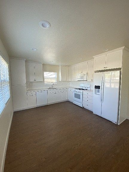 1st image of 613 E Jefferson Ave