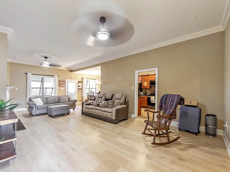 173 Laverne Dr — Photo 4