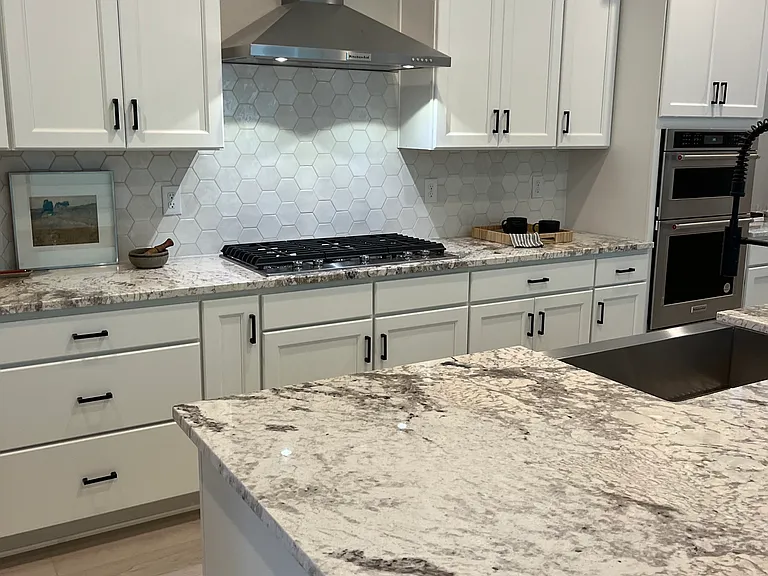 958 Superior Dr — Photo 2