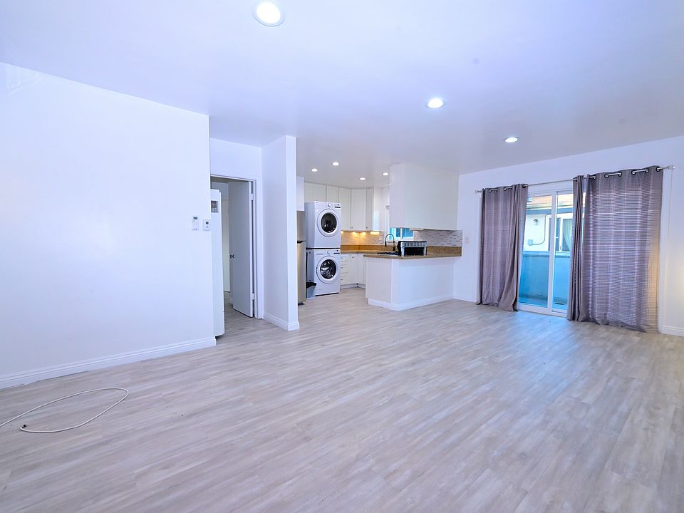 spacious and fully upgraded unit