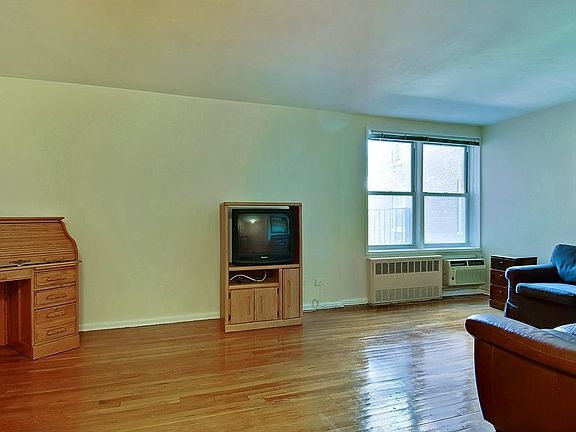 2nd image of 651 Vanderbilt St APT 3M