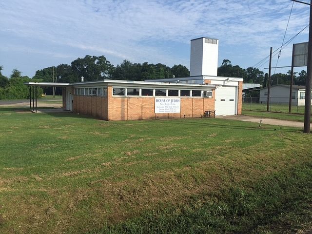 1st image of 3028 N Macarthur Dr
