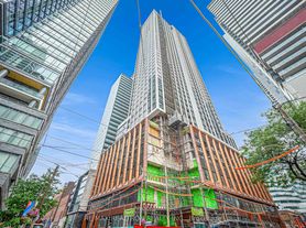 400 King St W