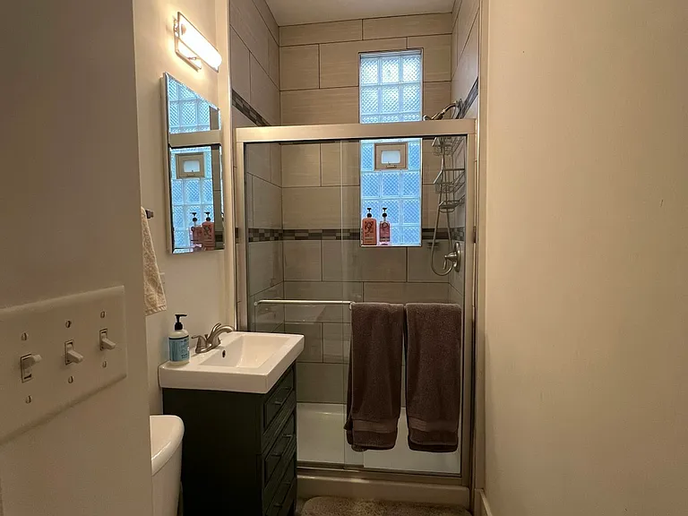 1916 N Rockwell St #1 — Photo 7