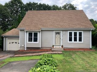 13 Cadbury Pl, Naugatuck, CT 06770