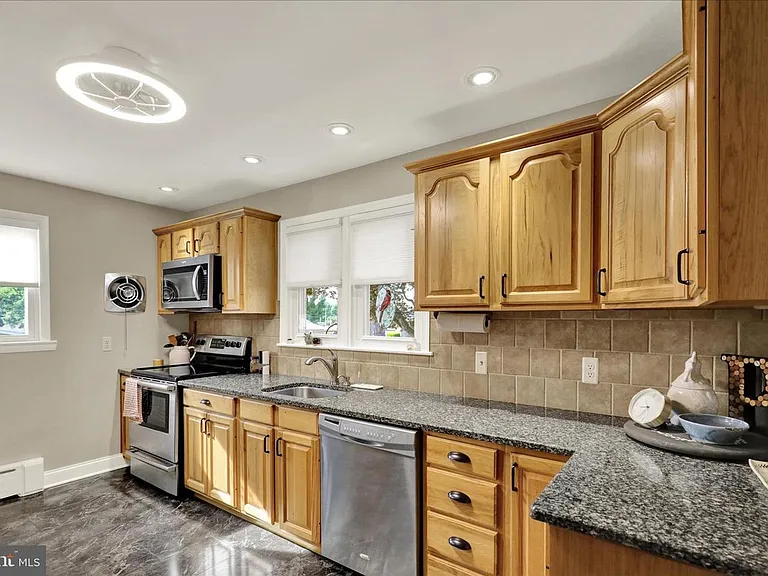 41 W College Ave — Photo 14