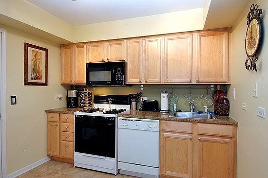 5th image of 2589 College Hill Cir