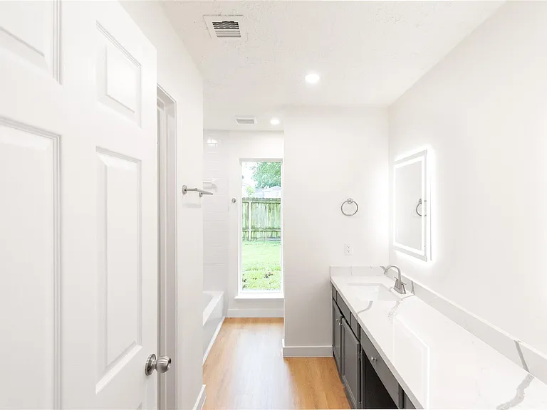 15707 Amapola Dr — Photo 28