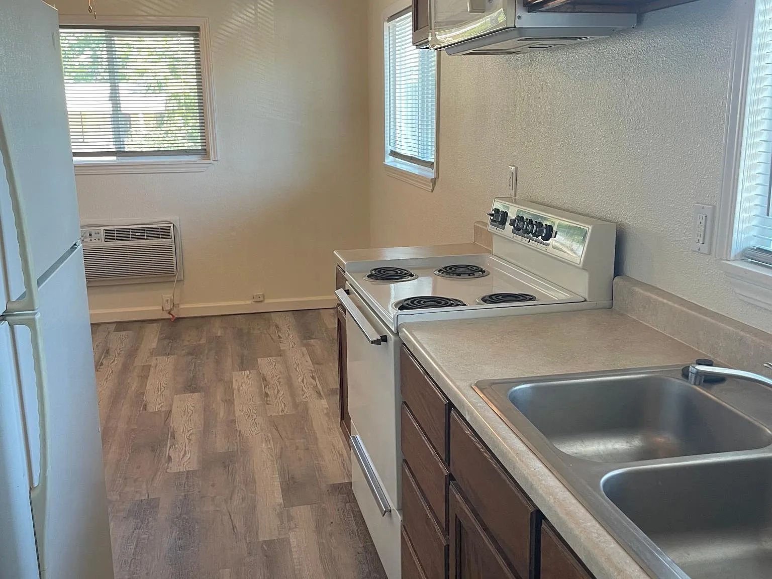 3486 Lakeshore Boulevard — Photo 3
