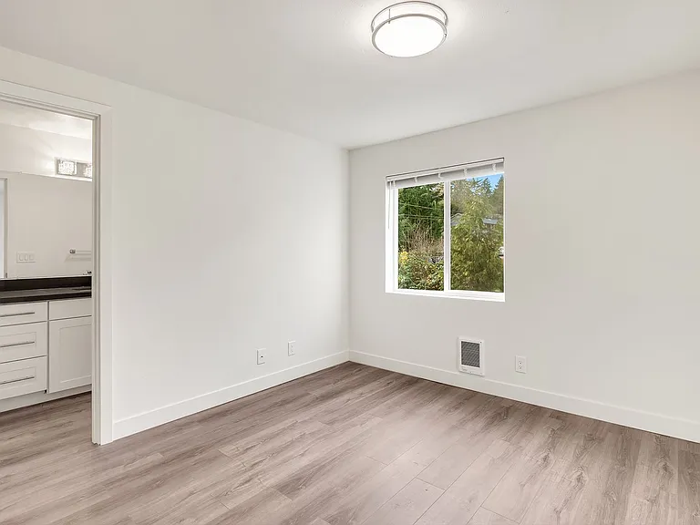 Maple Leaf Residences — Photo 22