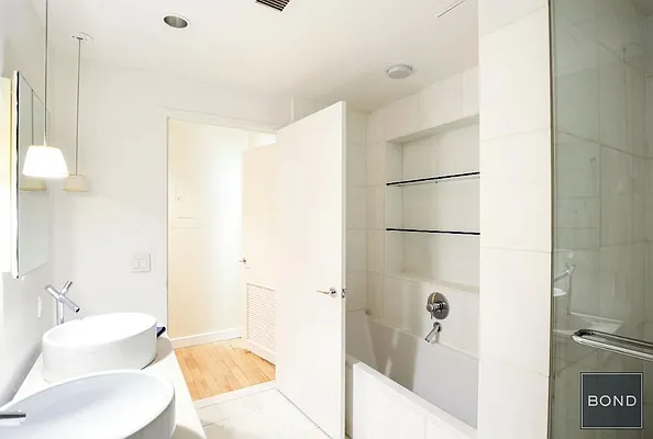 Rented by Bond New York | media 21