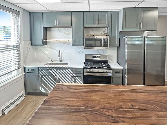 2nd image of 1524 4th Ave Floor 1