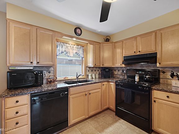 5th image of 6927 W 64th Pl #3E