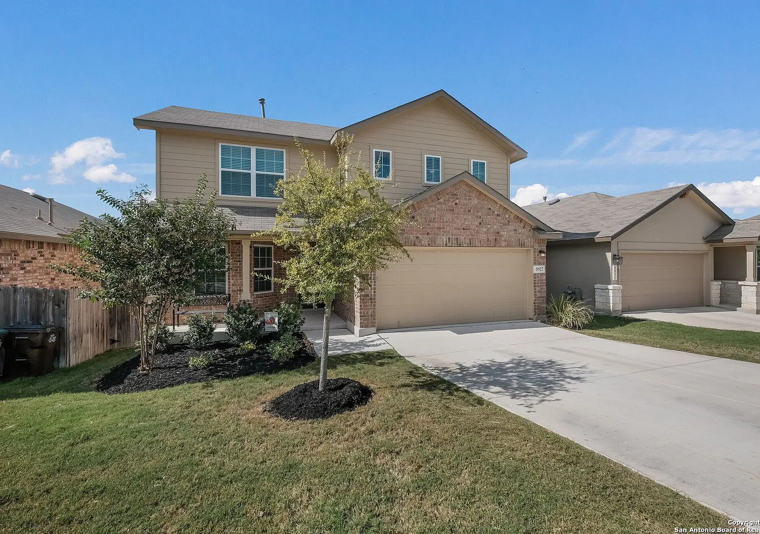 Spacious 4-Bedroom Home in Alamo Ranch with Backyard Deck — Photo 2