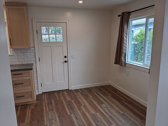 2nd image of 822 1/2 W Islay St