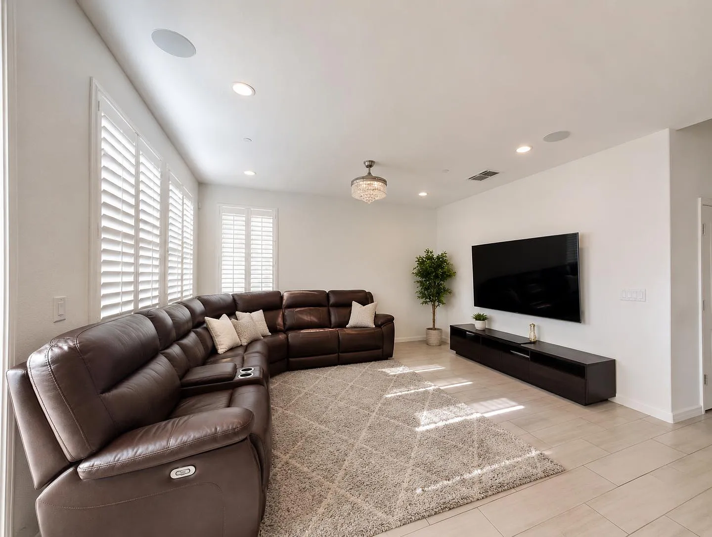 4 bed, 2111 sqft, $3,300 — Photo 1