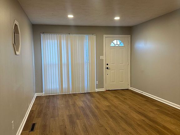 2nd image of 4607 E Livingston Ave