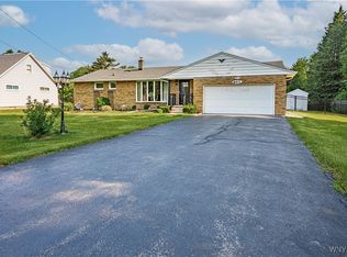 6411 Hamm Rd, Lockport, NY 14094