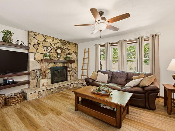 5th image of 504 N Ridge Way Rd