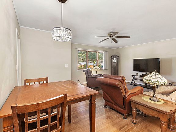 4th image of 39 Hickory Dr