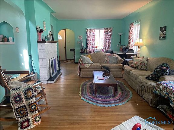 4th image of 3836 Rushland Ave